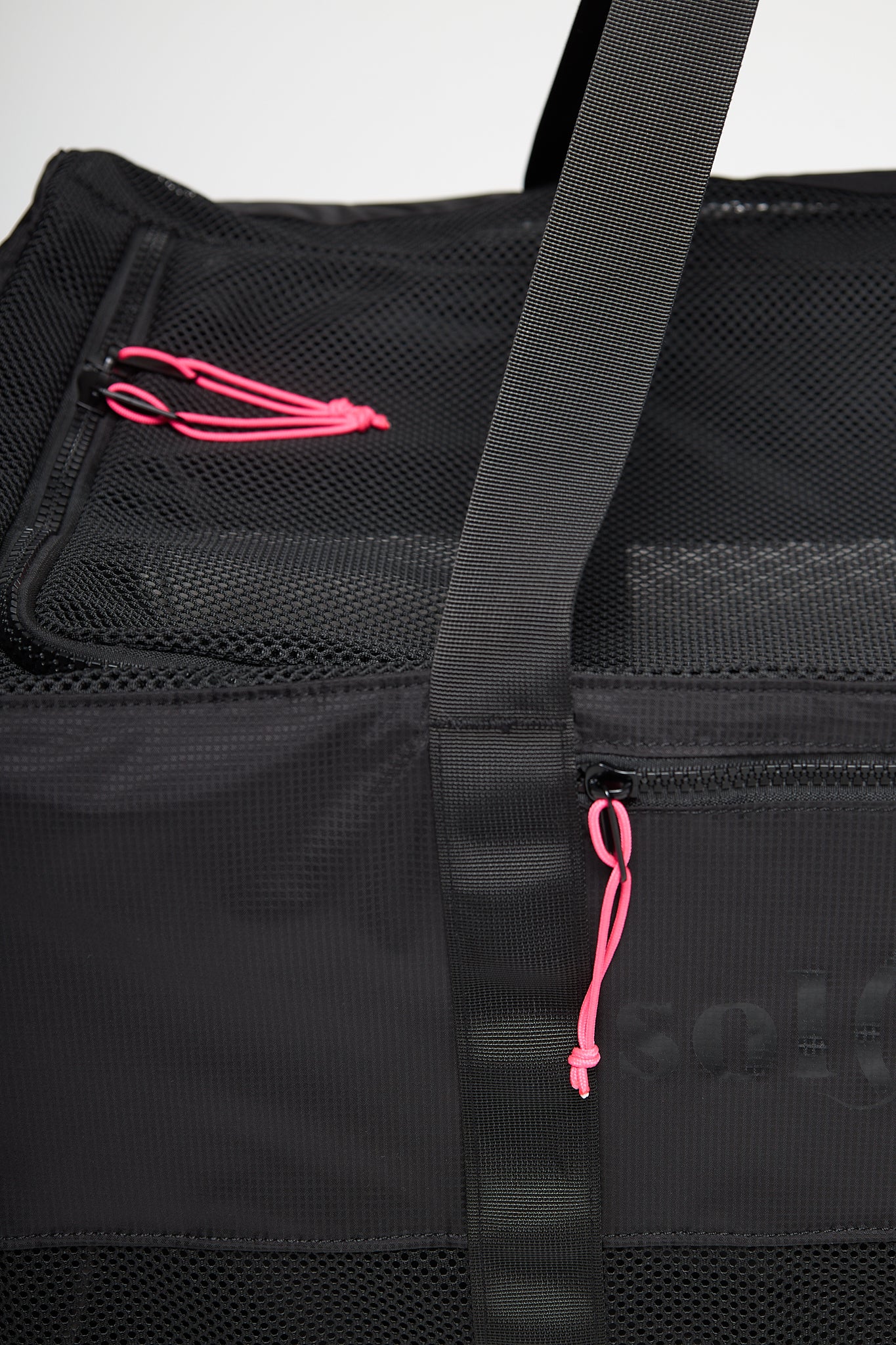SolOcean™ Dive Duffel — Mesh Gear Bag for Water Sports & Travel